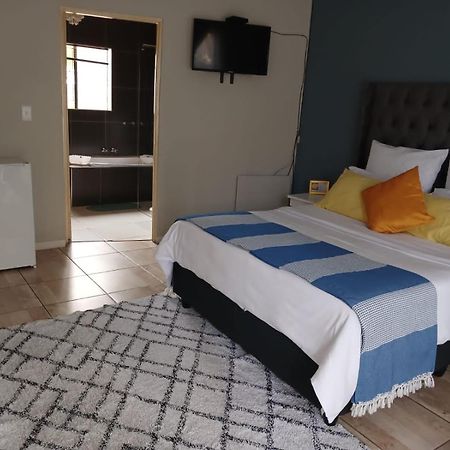 Mwb Apartment Midrand Bagian luar foto